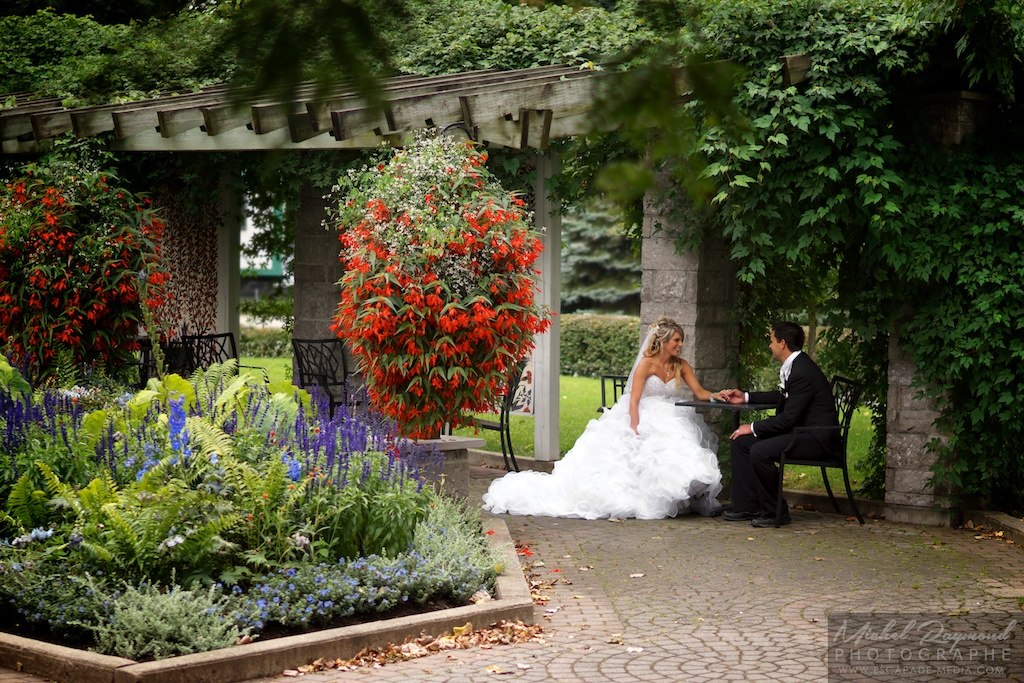 Les-mariés-dans-le-jardin-botanique