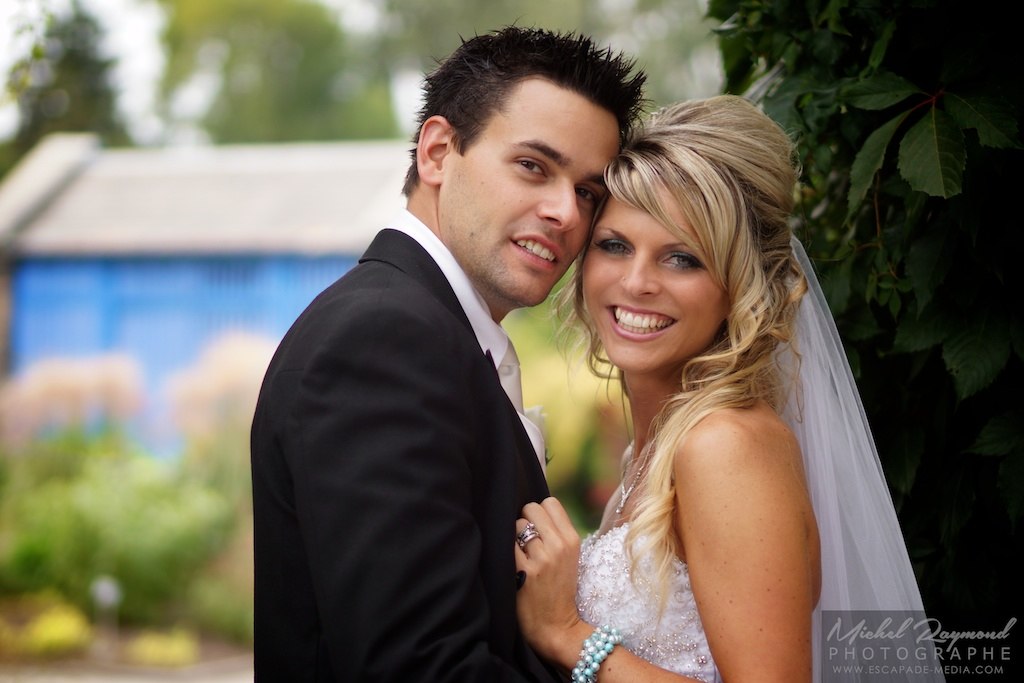 Jolie-couple-mariés-au-jardin-botanique