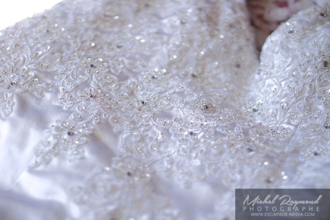 détails de la robe de la mariée