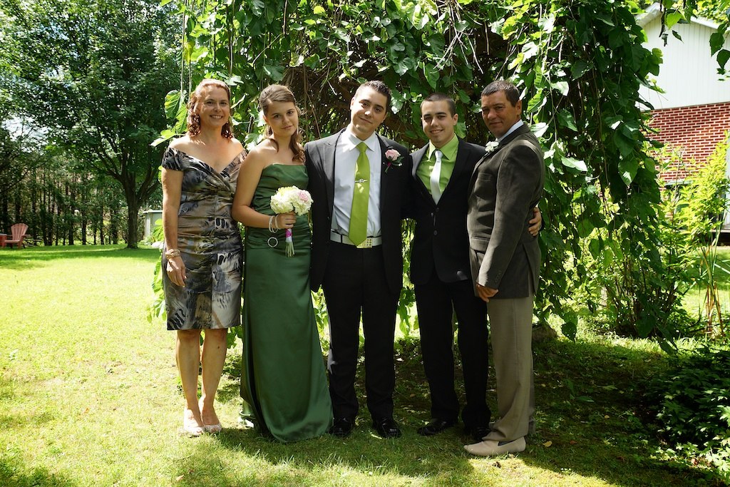 Le marié Gabriel avec la famille