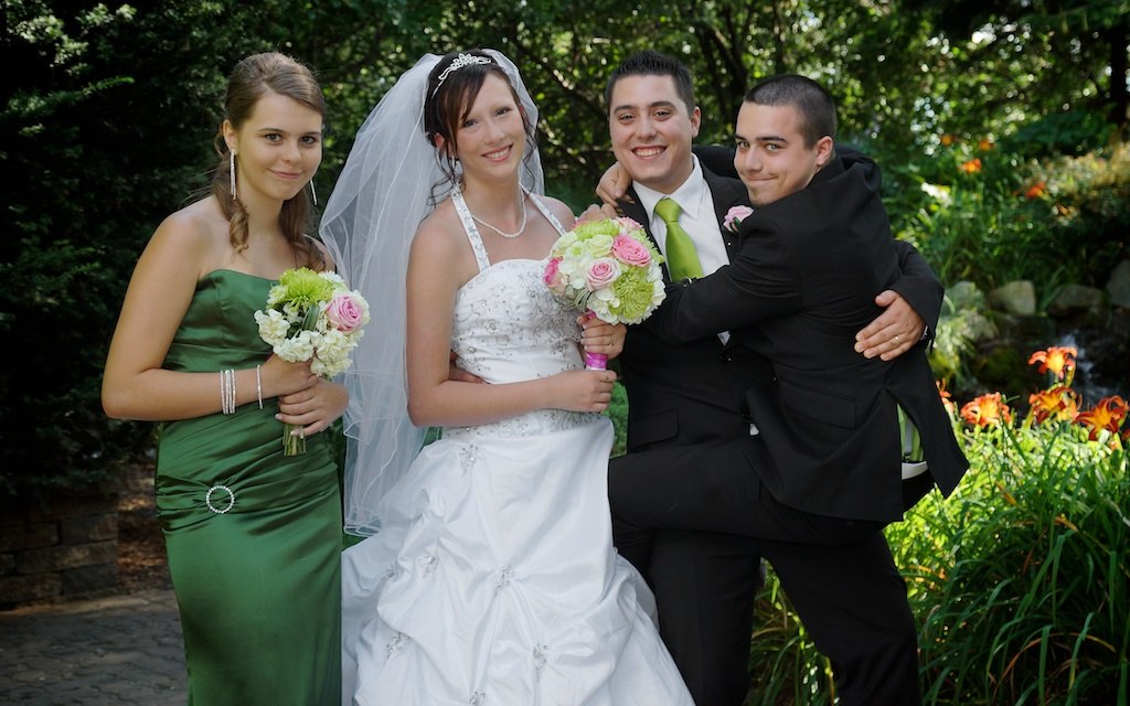 Photo des mariés et soeur et frère du marié Gabriel