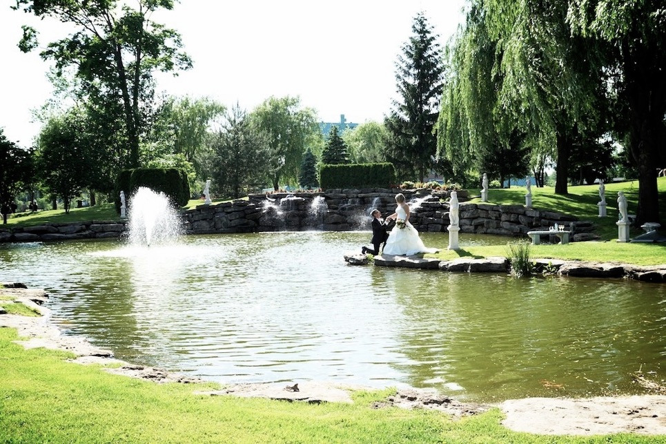 Cascade-Chateau-Vaudreuil-et-mariés