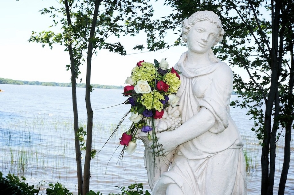 Statue-et-bouquet-chateau-vaudreuil