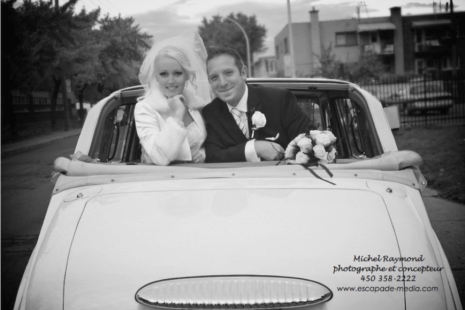 Photo-de-mariage-avec-limousine-décapotable