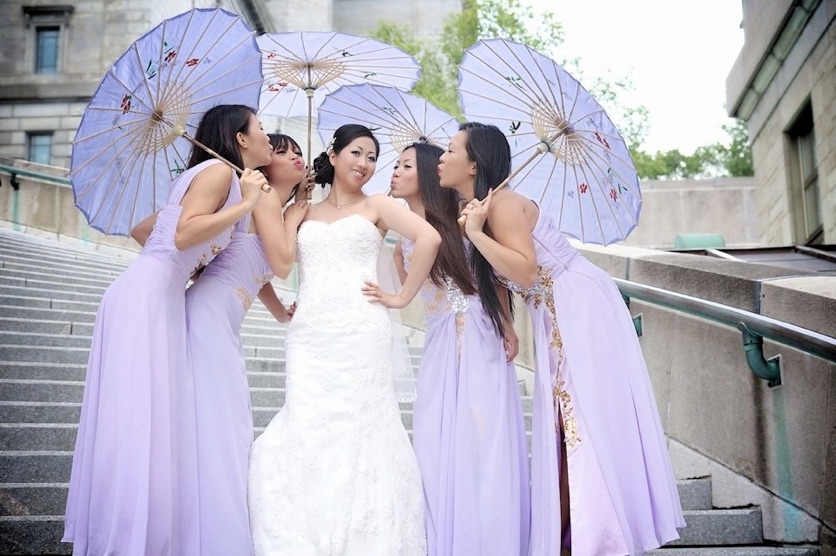 Filles vietnamienne avec la mariée à L'Oratoire Saint-Joseph