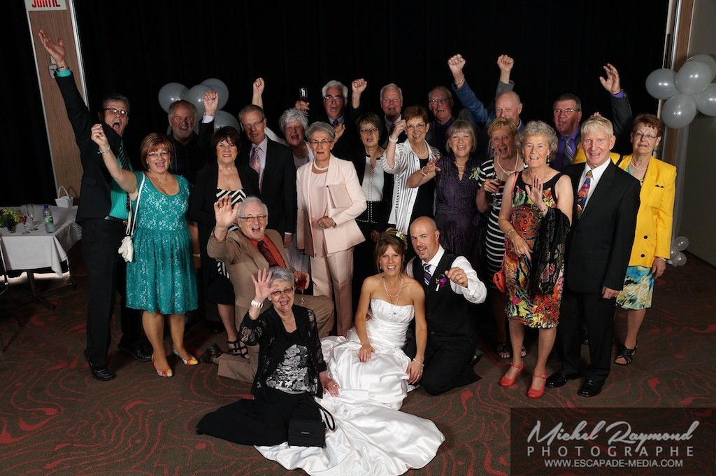 photo de groupe après le mariage