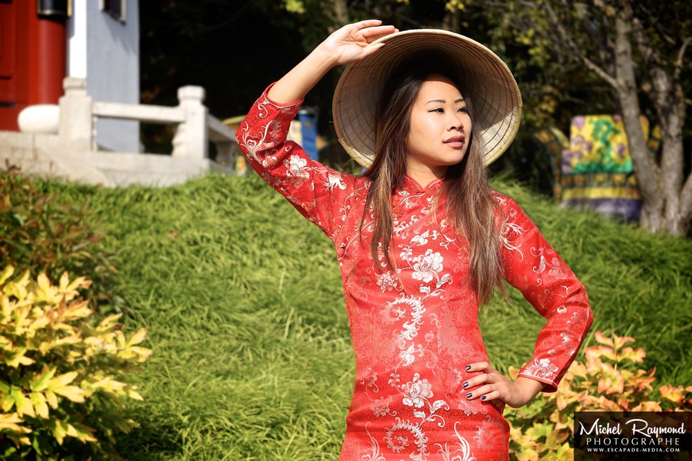 asiatique-avec-un-chapeau-chinois
