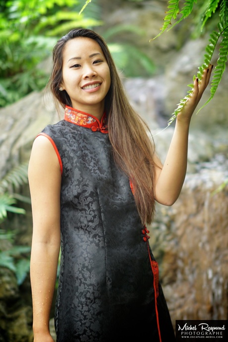 chinoise-avec-robe-traditionnel