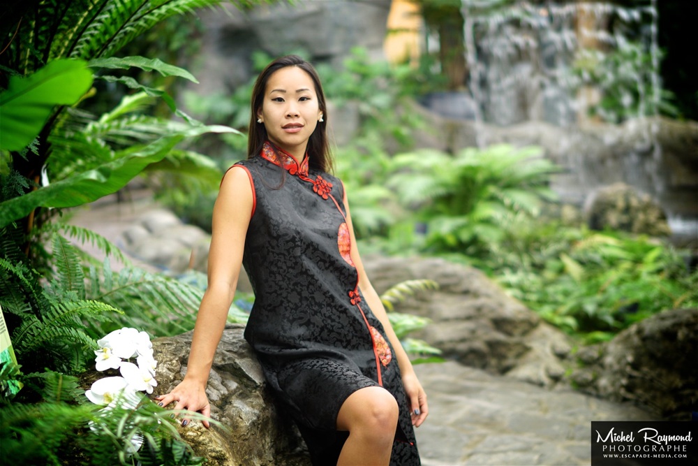 modèle-chinoise-avec-robe-chinoise-traditionnel