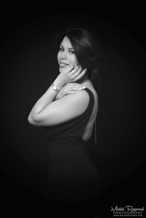 sourire elaine santis en studio