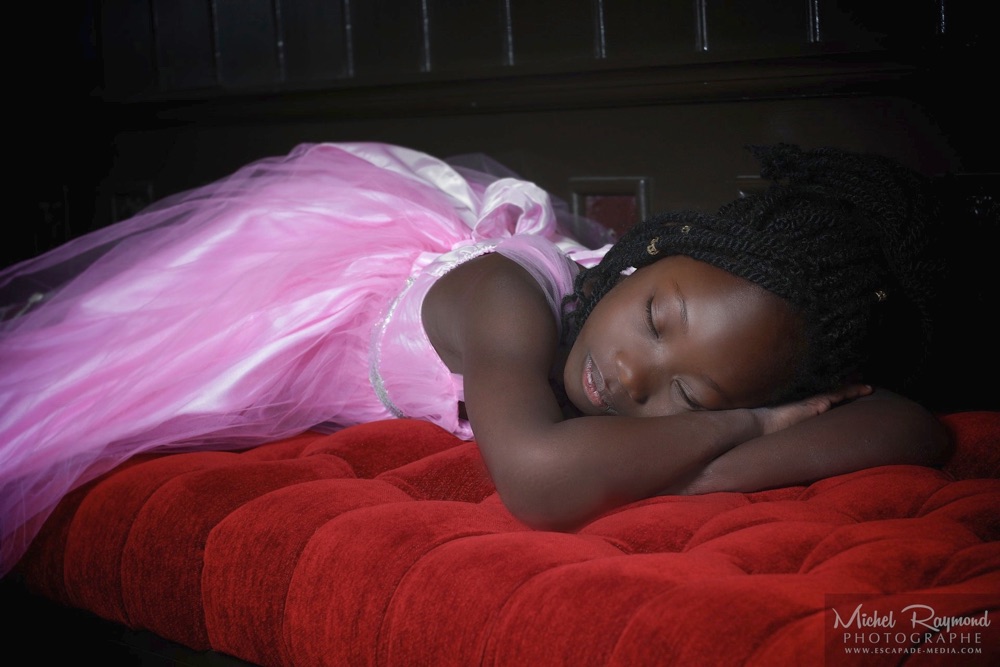 naika-dort-divan-rouge